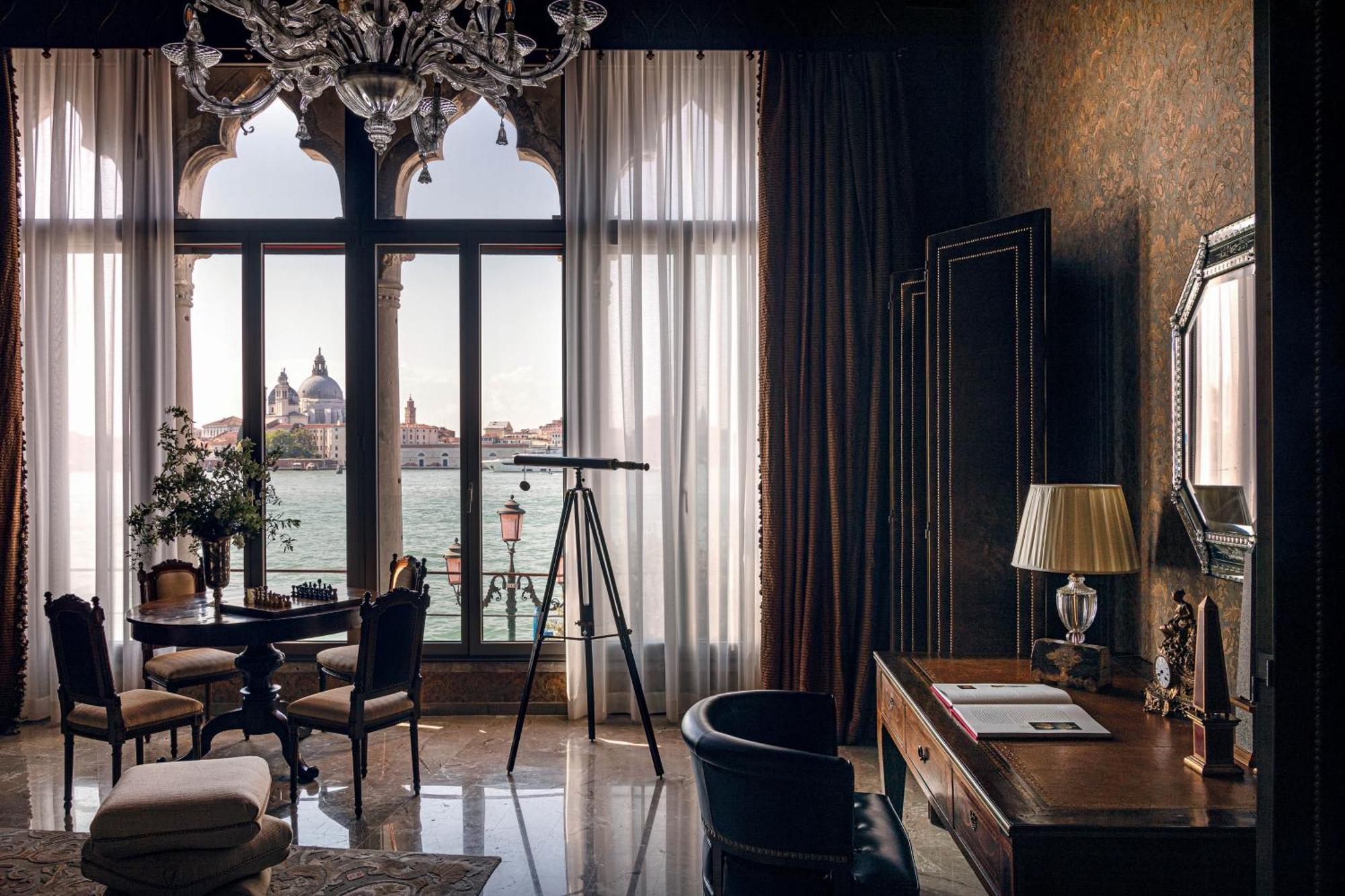 Signature Suite Historical Landmark View Dogaressa