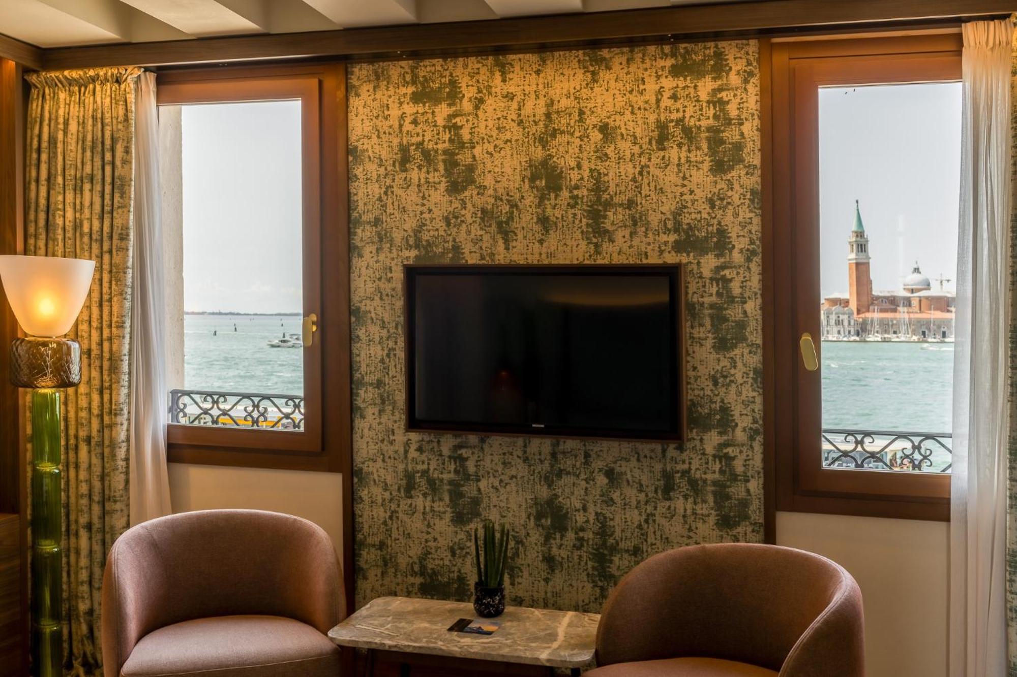 Junior Suite Lagoon View
