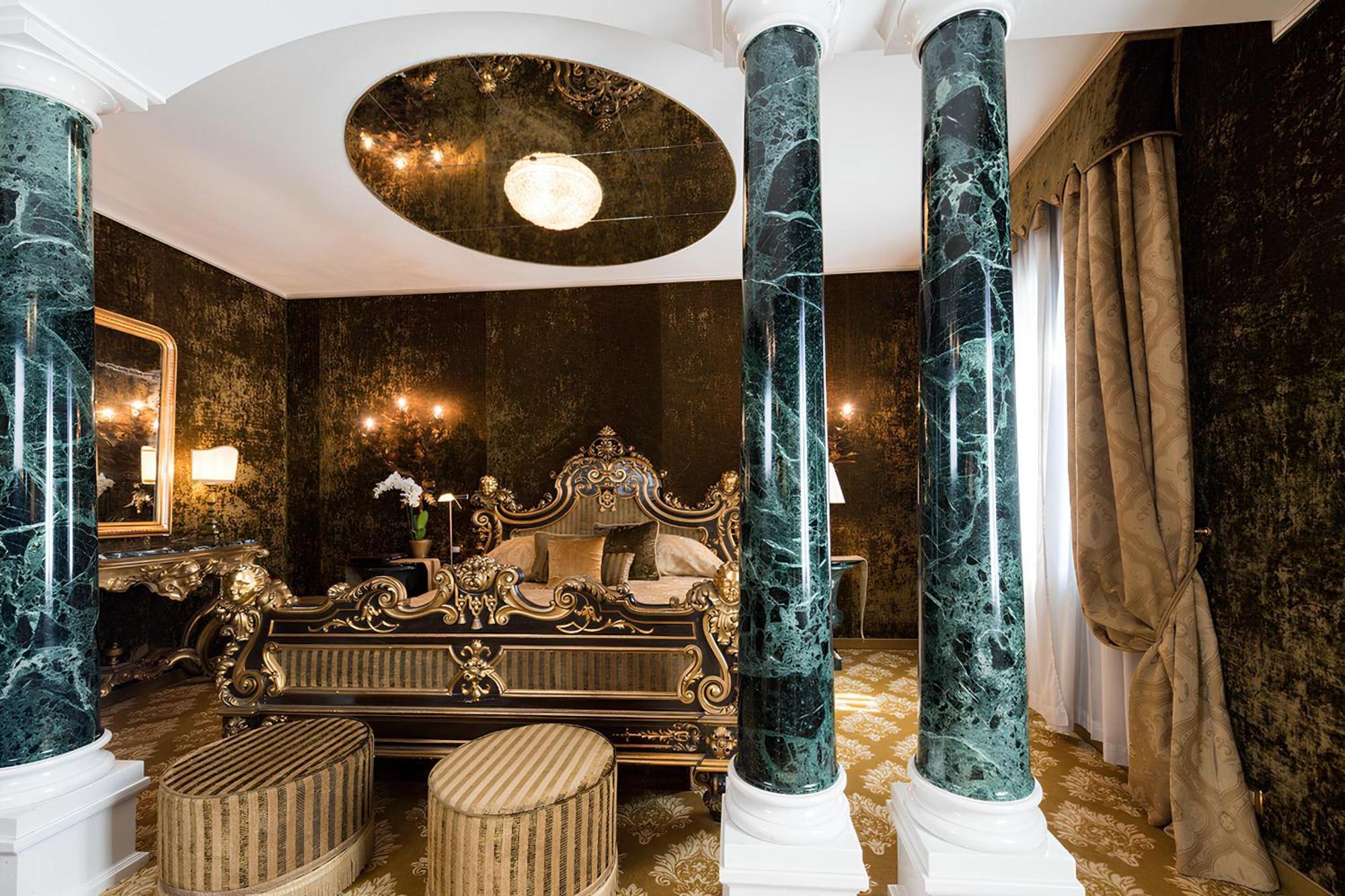 Exclusive Suite Lateral Canal View