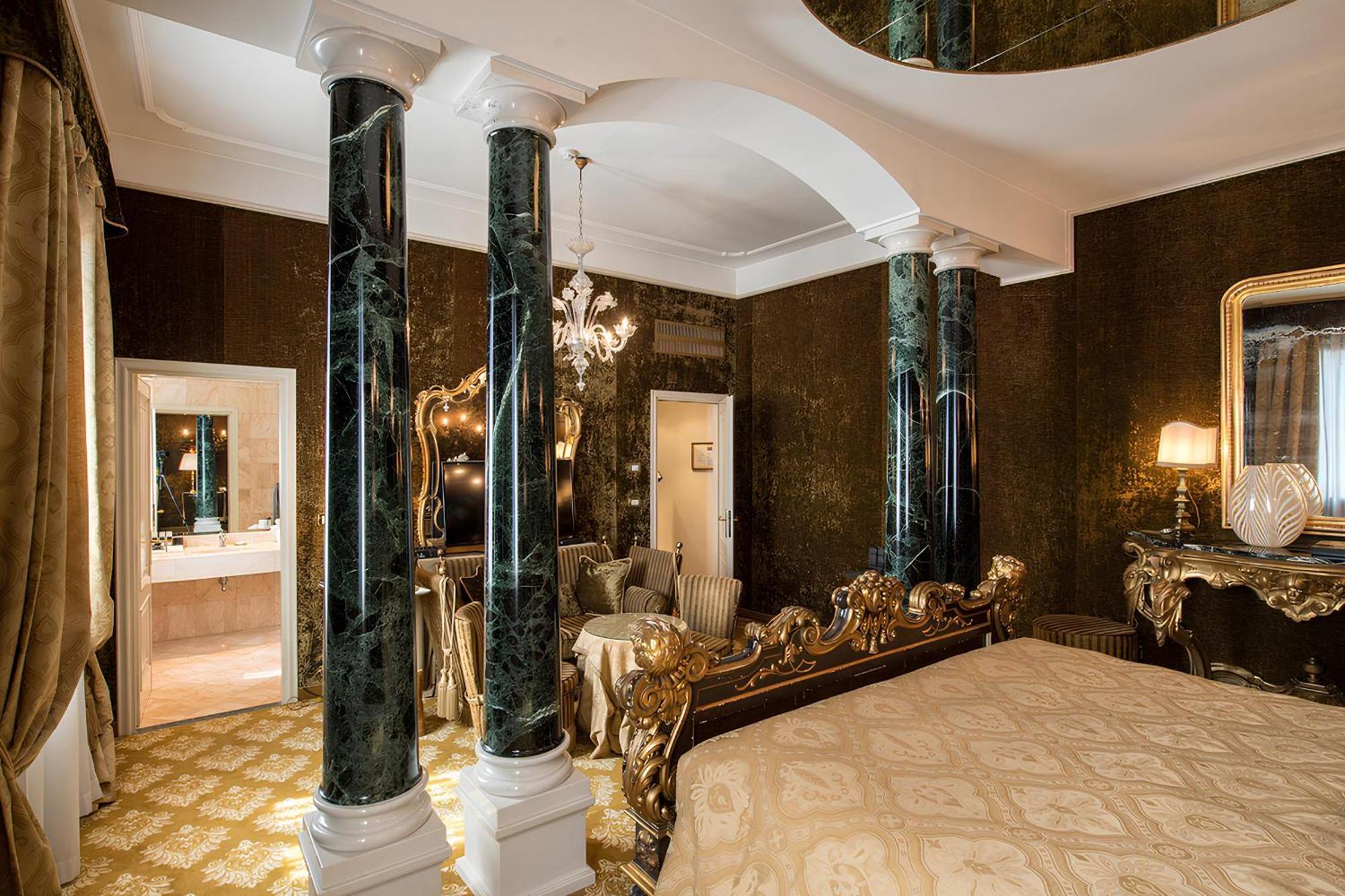 Exclusive Suite Lateral Canal View